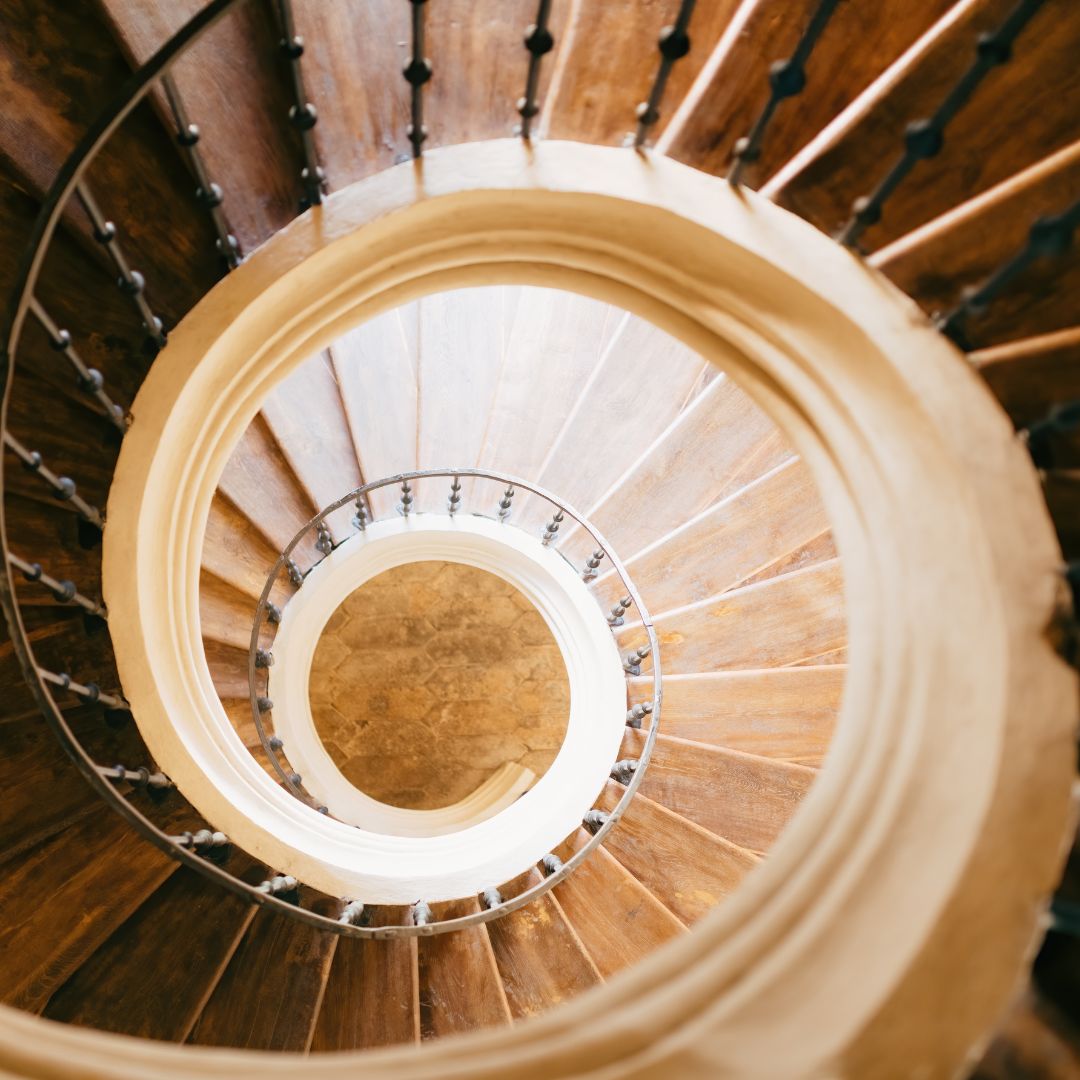 Le Ponçage des Escaliers : un savoir-faire essentiel des artisans