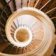 Le Ponçage des Escaliers : un savoir-faire essentiel des artisans